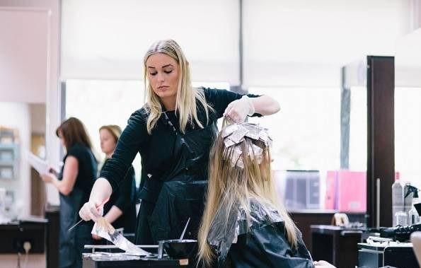 آنچه که یک خانم در رابط با رنگ مو و مراقبت از مو باید بداند